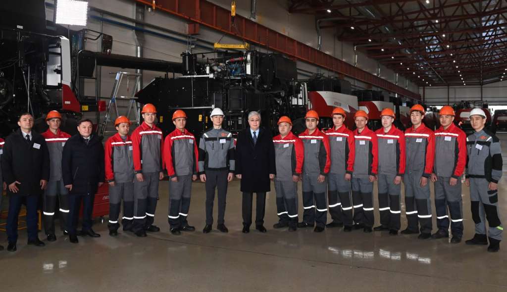 Президент Казахстана ознакомился со сборкой агромашин Ростсельмаш