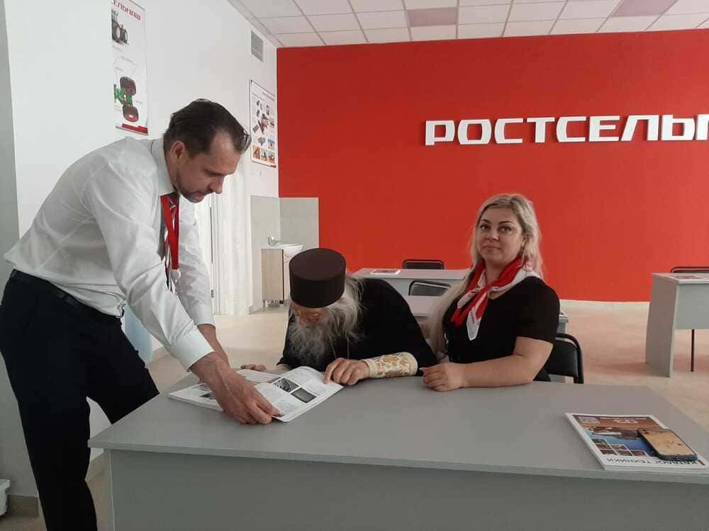 Схиархимандрит Илий, священнослужитель Русской православной церкви в аудитории Ростсельмаш Схиархимандрит Илий, священнослужитель Русской православной церкви в аудитории Ростсельмаш