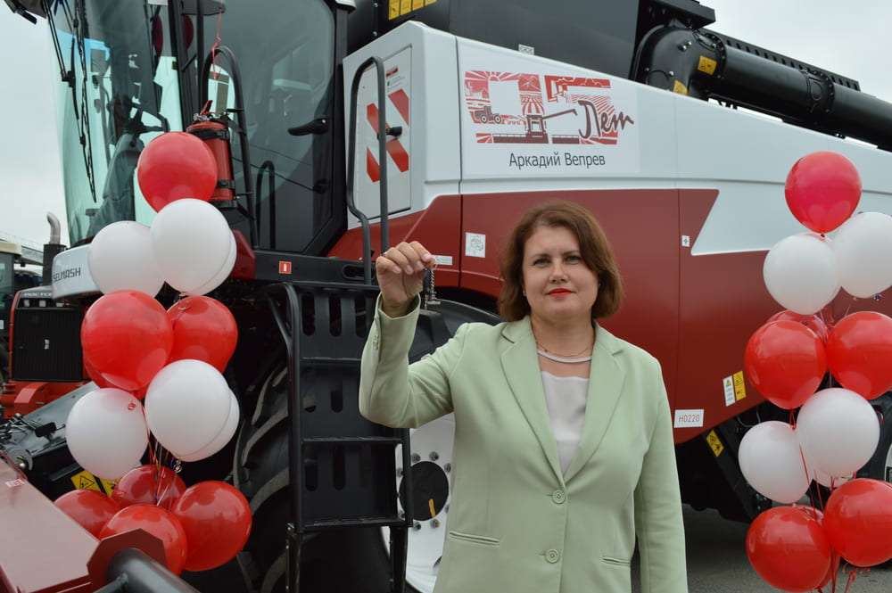 Комбайн имени Вепрева Комбайн имени Вепрева