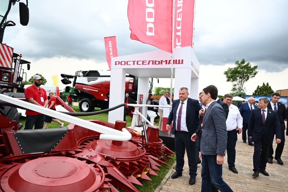 Ростсельмаш занял центральное место на агропромышленной выставке-ярмарке «Золотая Нива» 1.jpg