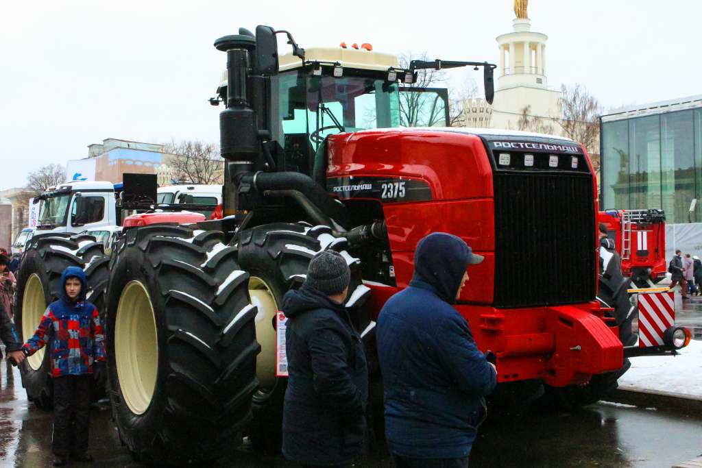 трактор RSM 2375 трактор RSM 2375