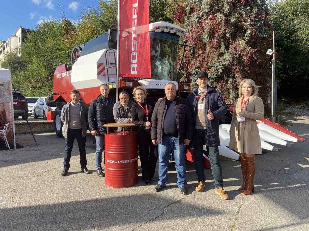 Комбайн Ростсельмаш на MOLDAGROTECH Комбайн Ростсельмаш на MOLDAGROTECH